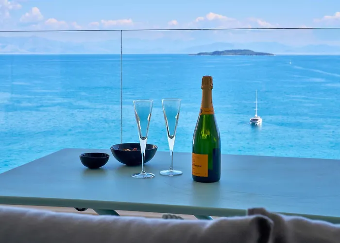 Deep Blue Апартаменты Коммено